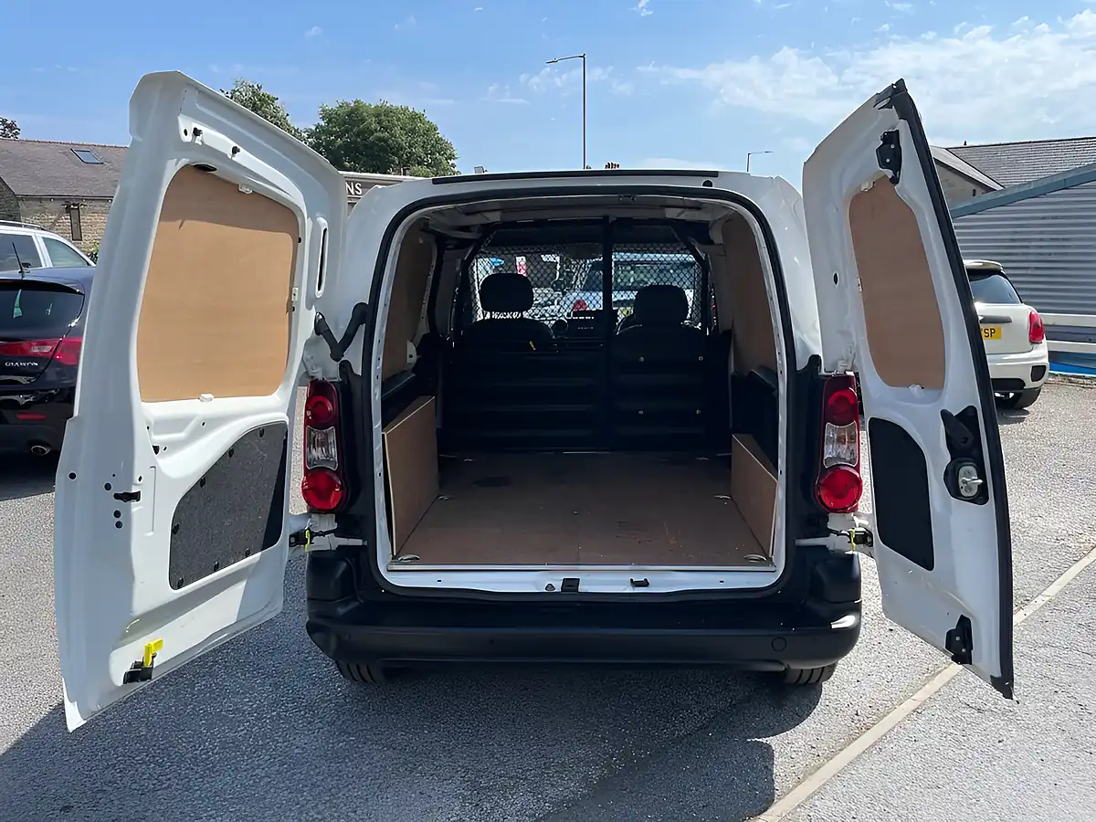 Used 2015 Peugeot Partner 850 S White - Interior and Exterior details 10