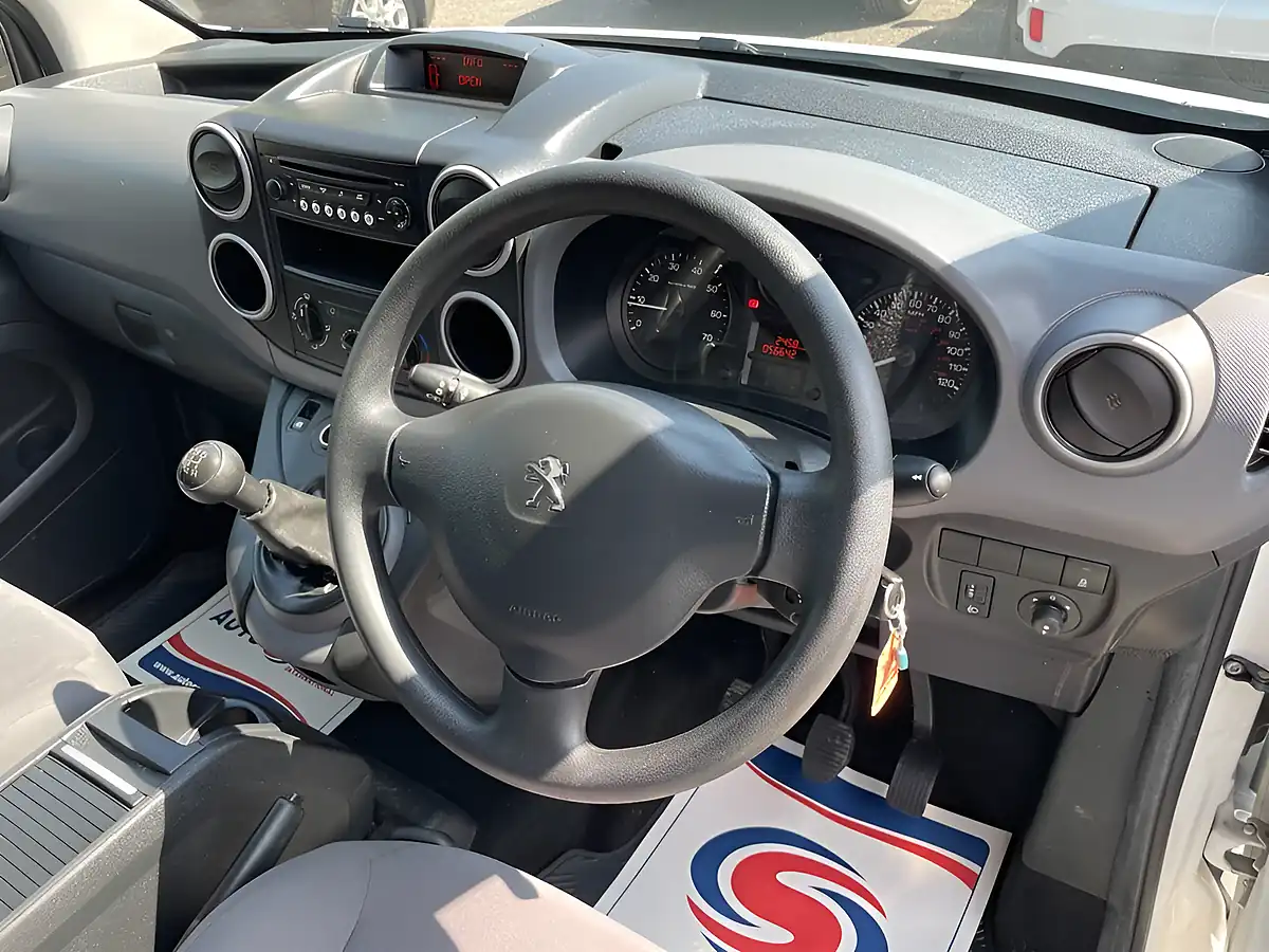 Used 2015 Peugeot Partner 850 S White - Interior and Exterior details 12