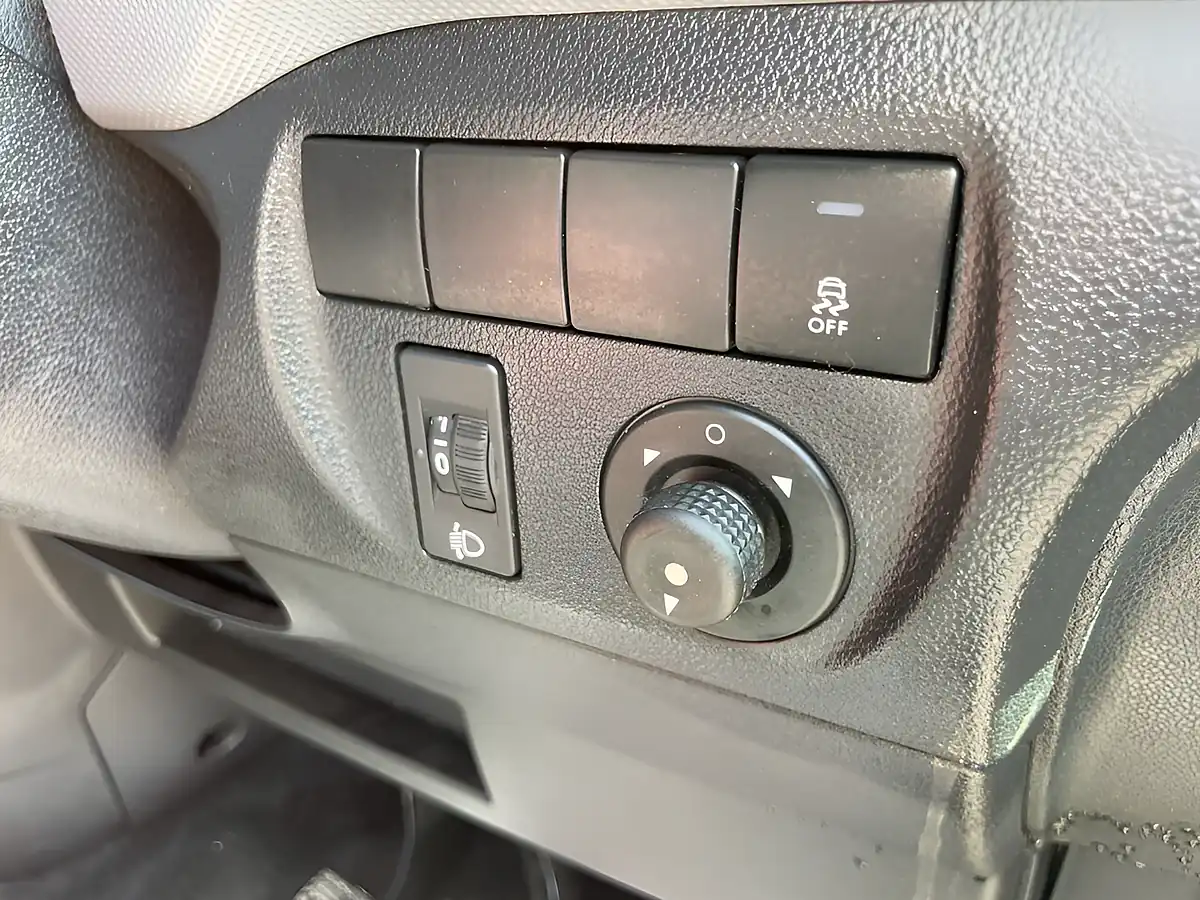 Used 2015 Peugeot Partner 850 S White - Interior and Exterior details 17