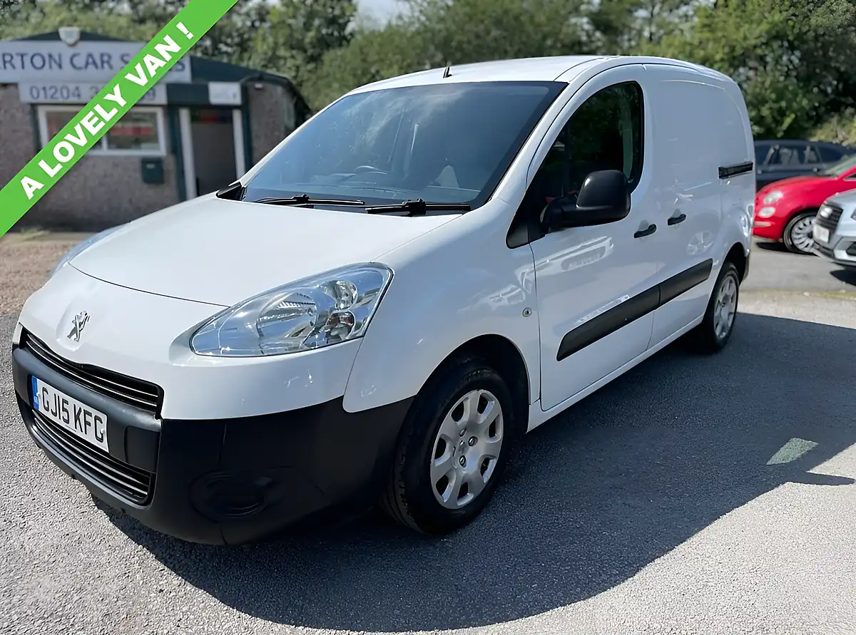 Used 2015 Peugeot Partner 850 S White - Interior and Exterior details 4