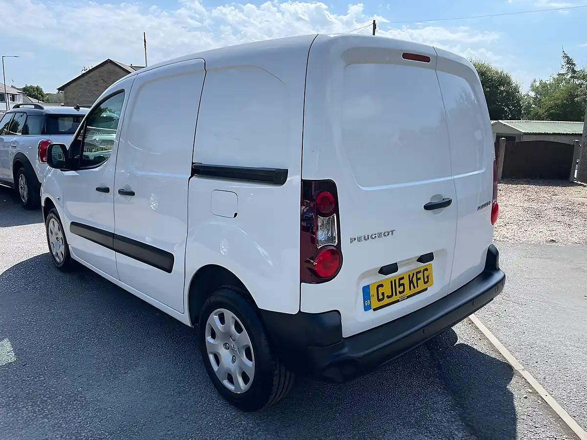 Used 2015 Peugeot Partner 850 S White - Interior and Exterior details 7