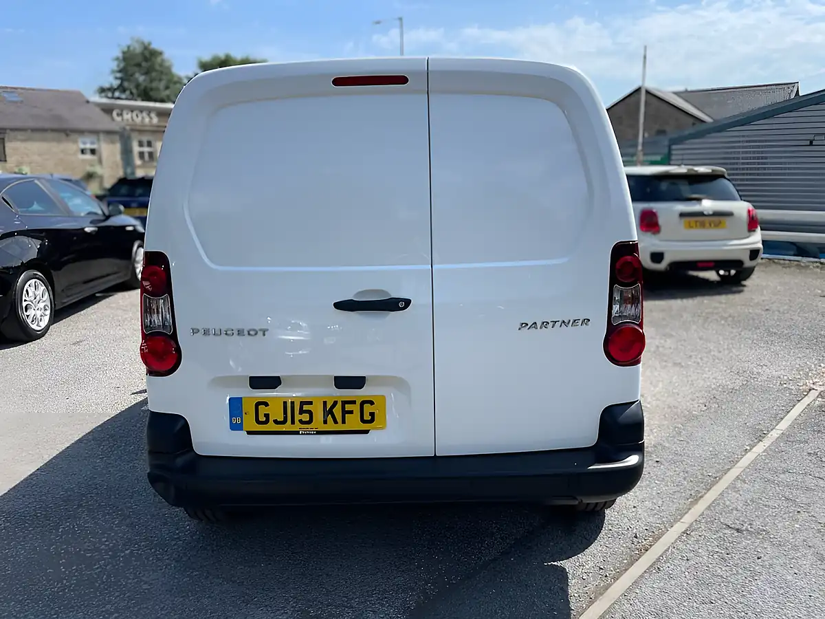 Used 2015 Peugeot Partner 850 S White - Interior and Exterior details 8
