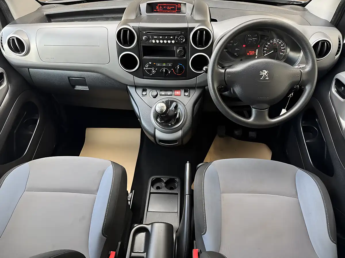 Used 2015 Peugeot Partner Tepee Active Horizon Wheel Chair Access Grey - Interior and Exterior details 15