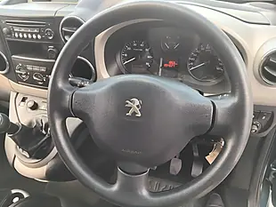 Used 2015 Peugeot Partner Tepee Outdoor Blue - Interior and Exterior details 12