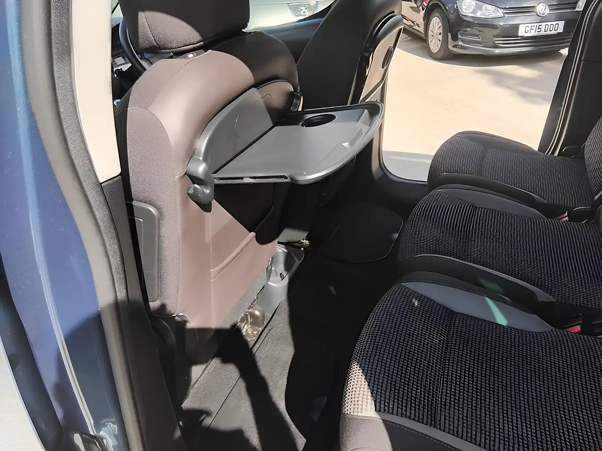 Used 2015 Peugeot Partner Tepee Outdoor Blue - Interior and Exterior details 16