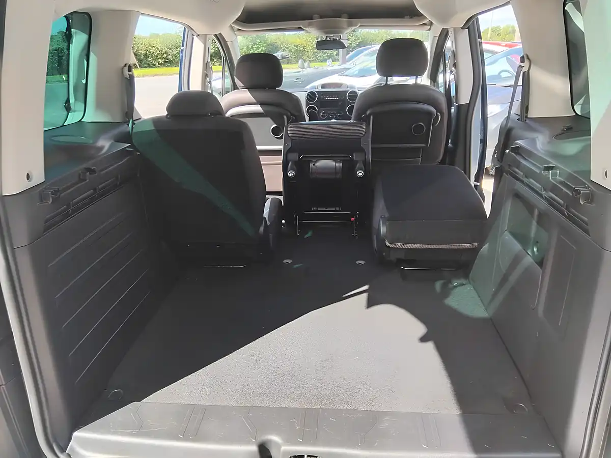 Used 2015 Peugeot Partner Tepee Outdoor Blue - Interior and Exterior details 18