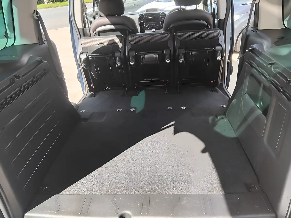 Used 2015 Peugeot Partner Tepee Outdoor Blue - Interior and Exterior details 19