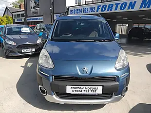 Used 2015 Peugeot Partner Tepee Outdoor Blue - Interior and Exterior details 3