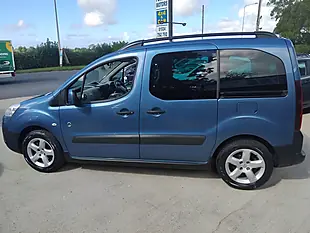 Used 2015 Peugeot Partner Tepee Outdoor Blue - Interior and Exterior details 5