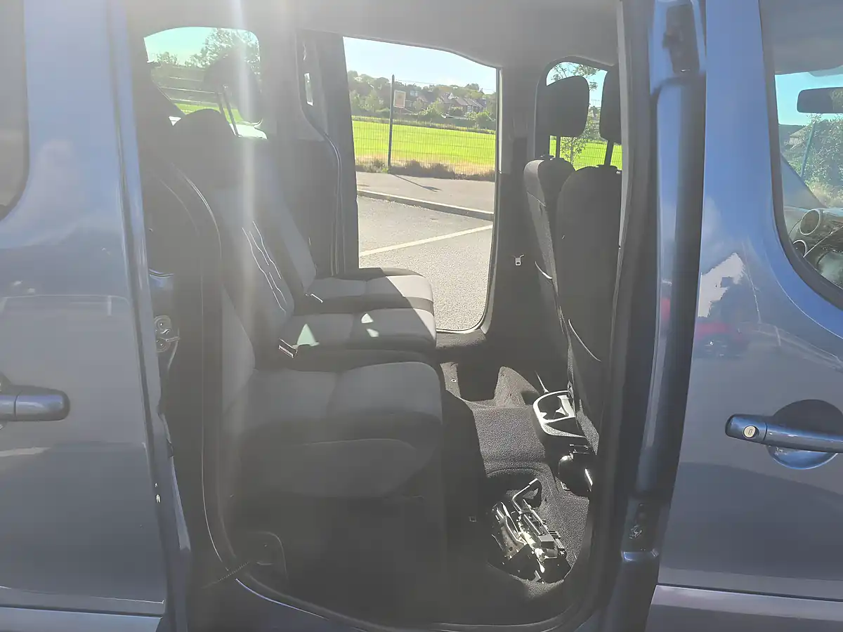 Used 2015 Peugeot Partner Tepee S Blue - Interior and Exterior details 12