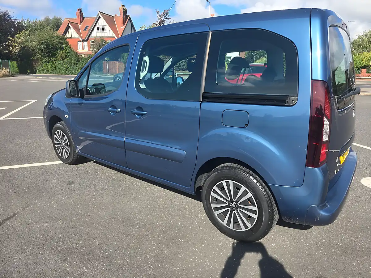 Used 2015 Peugeot Partner Tepee S Blue - Interior and Exterior details 5