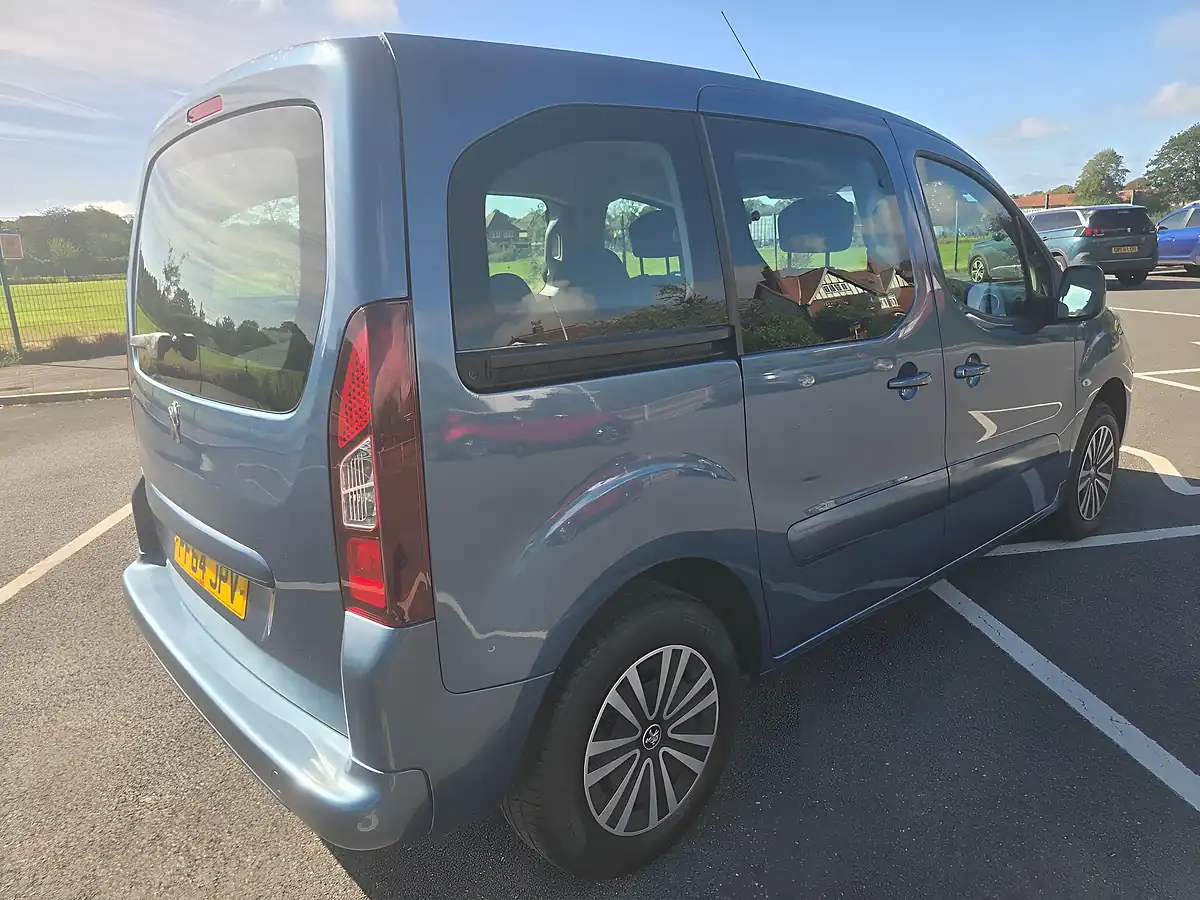 Used 2015 Peugeot Partner Tepee S Blue - Interior and Exterior details 6
