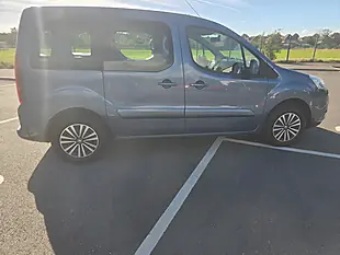 Used 2015 Peugeot Partner Tepee S Blue - Interior and Exterior details 7