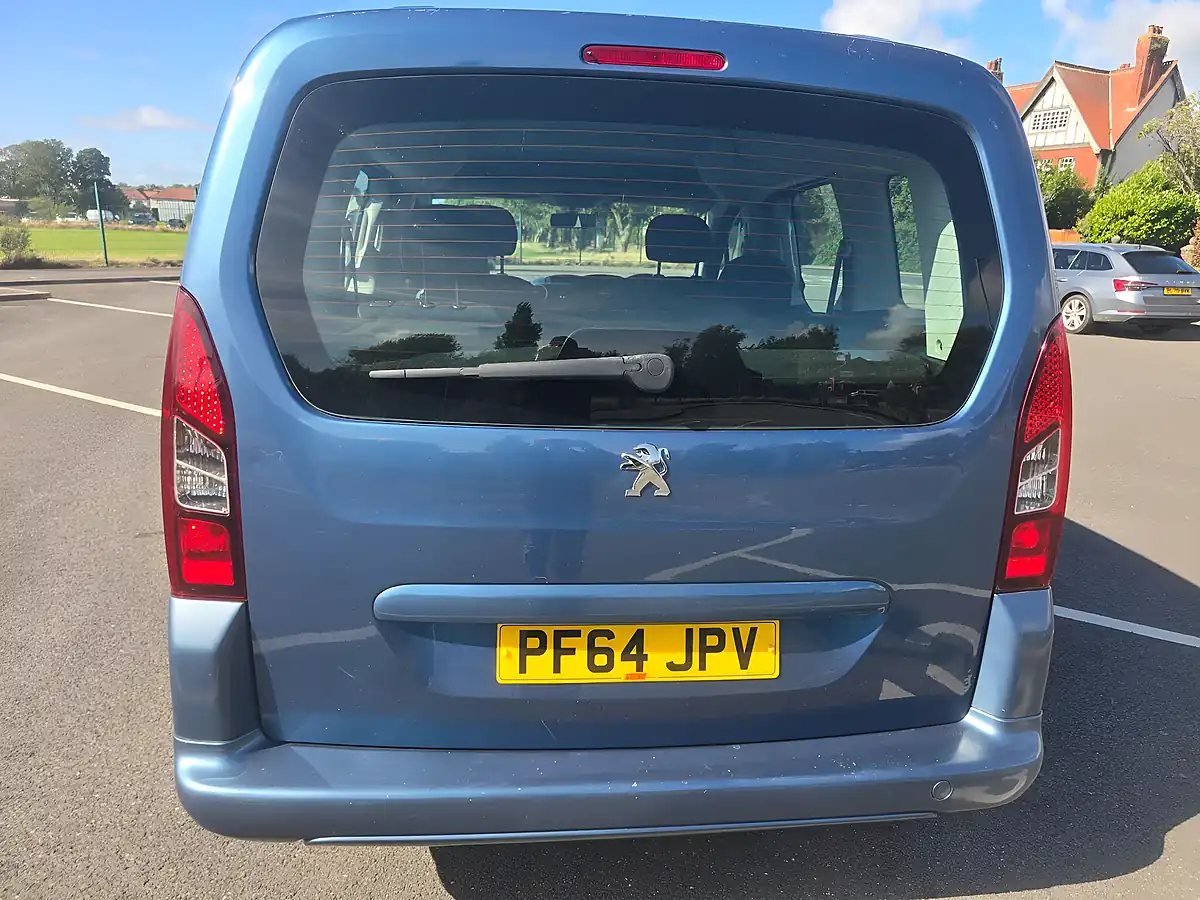 Used 2015 Peugeot Partner Tepee S Blue - Interior and Exterior details 8