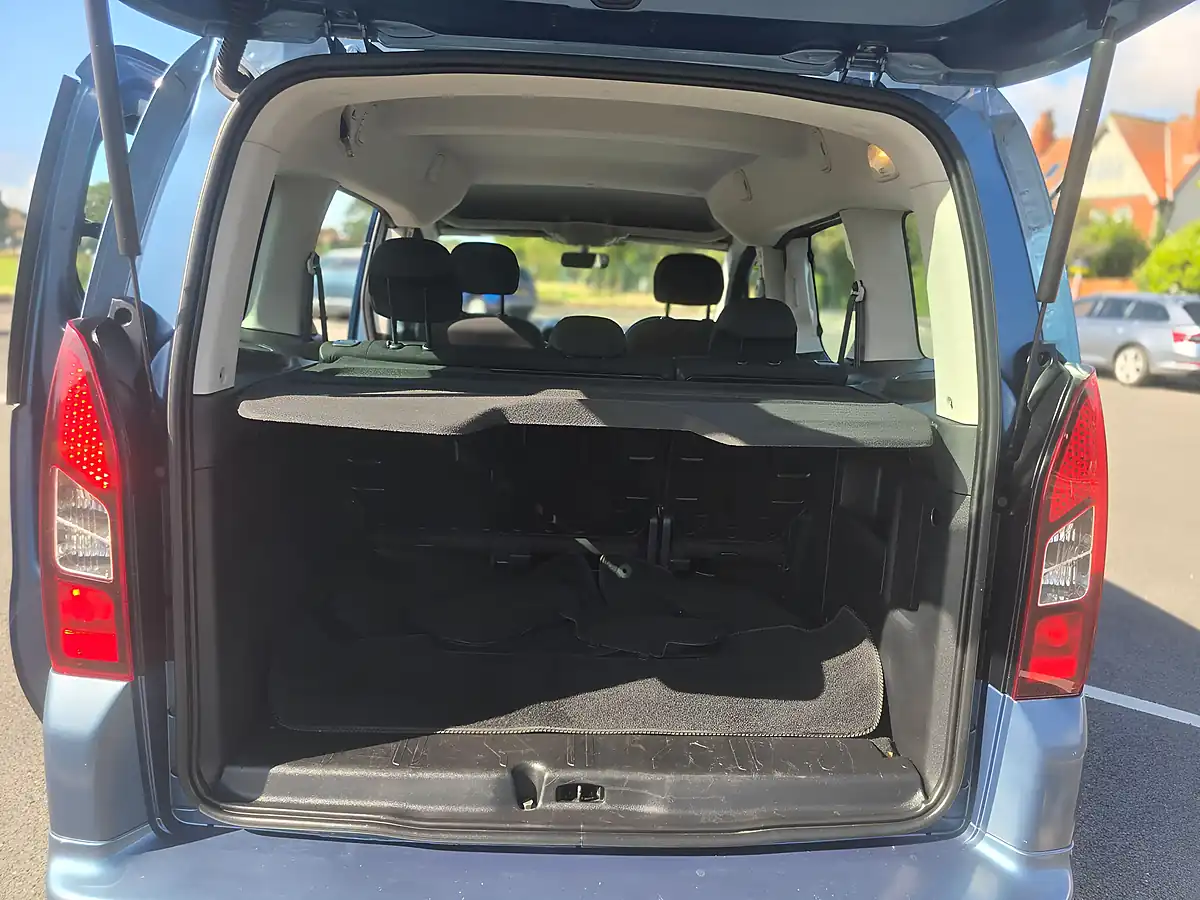 Used 2015 Peugeot Partner Tepee S Blue - Interior and Exterior details 9