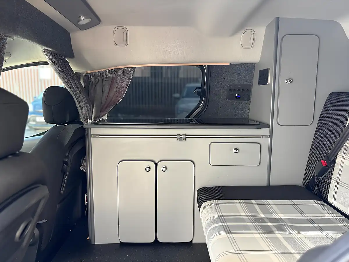 Used 2015 Peugeot Partner Tepee Tepee S Silver - Interior and Exterior details 20