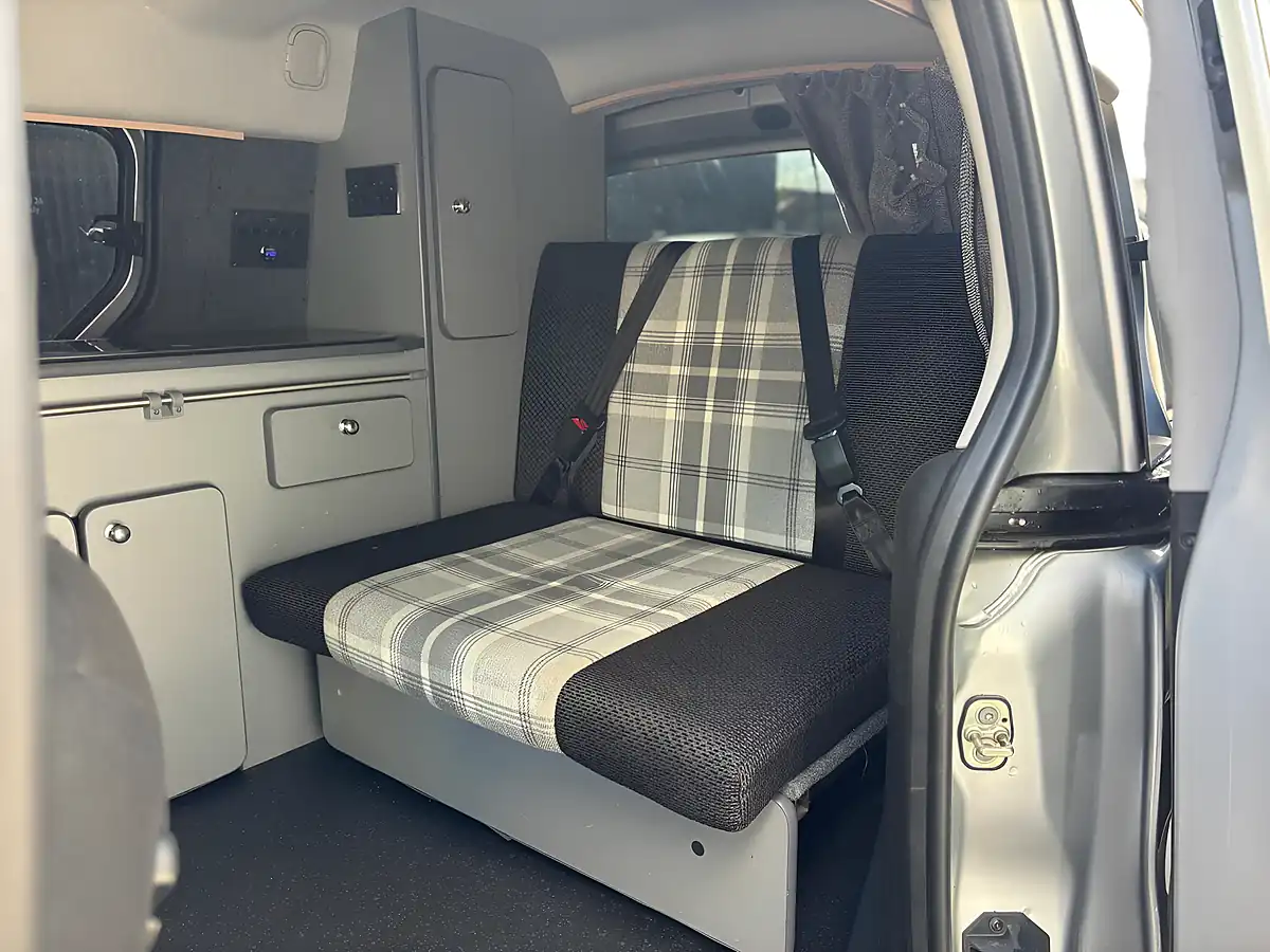 Used 2015 Peugeot Partner Tepee Tepee S Silver - Interior and Exterior details 3