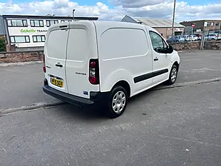 Used 2015 Peugeot Partner White - Interior and Exterior details 4