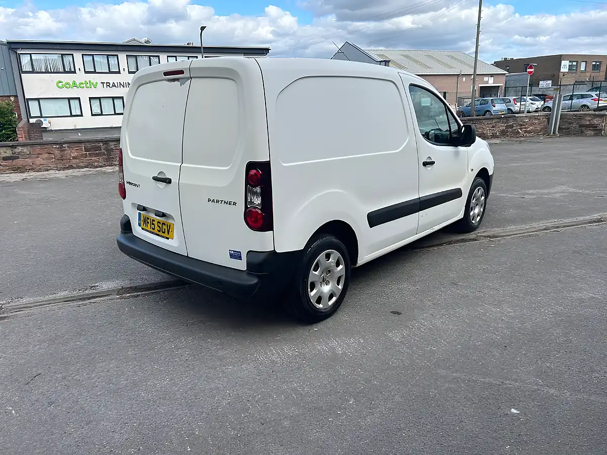 Used 2015 Peugeot Partner White - Interior and Exterior details 4