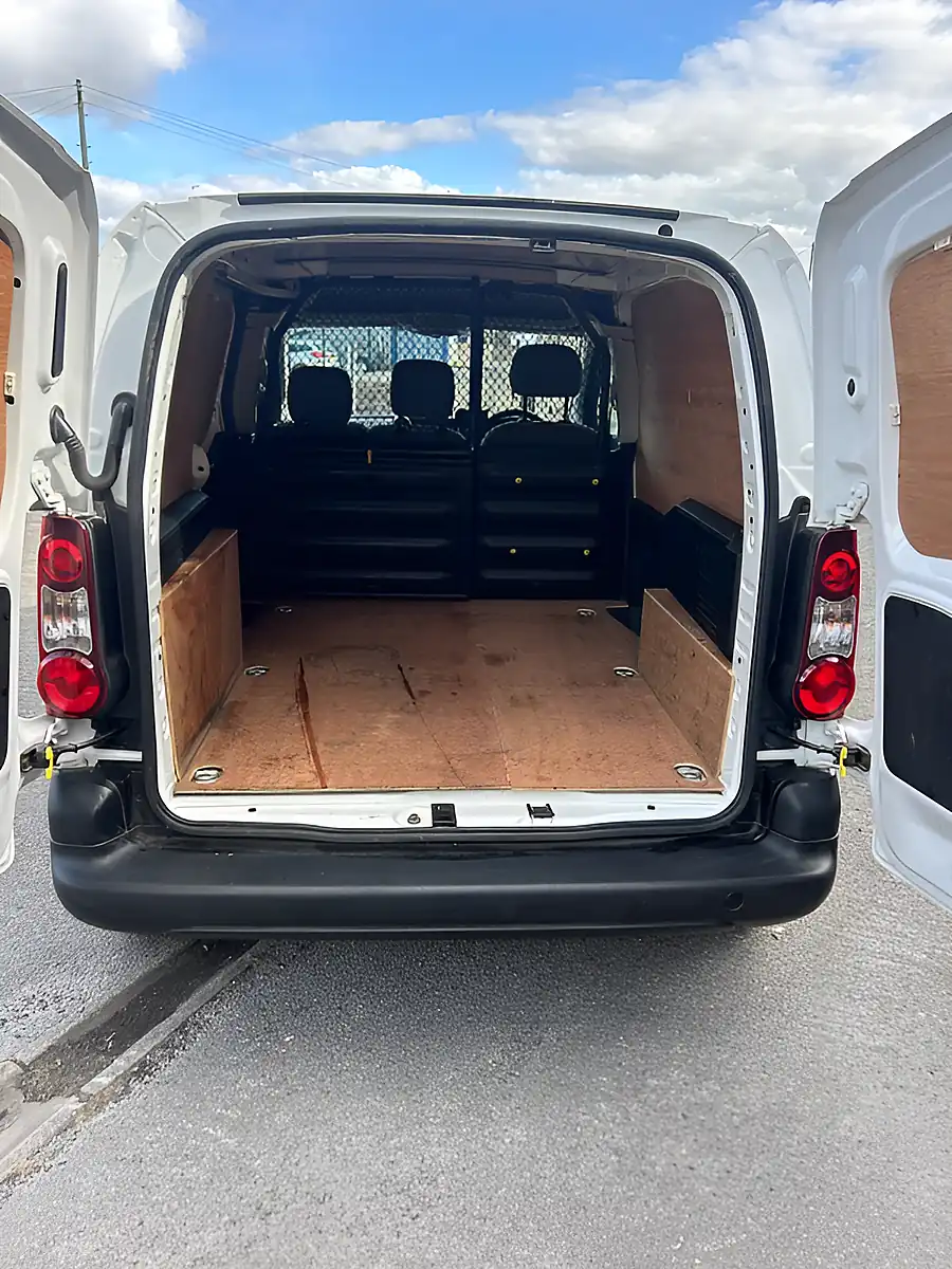Used 2015 Peugeot Partner White - Interior and Exterior details 7