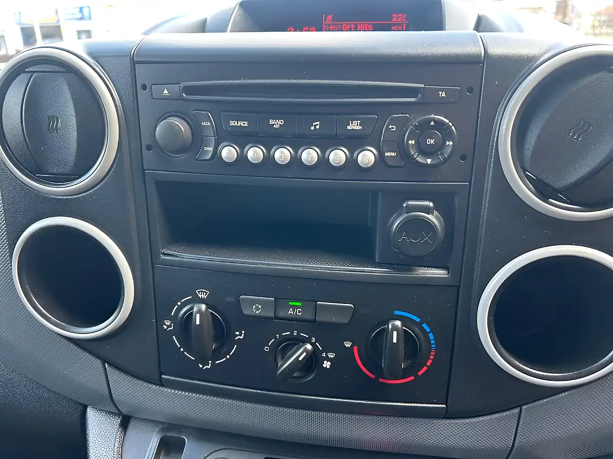 Used 2015 Peugeot Partner White - Interior and Exterior details 9
