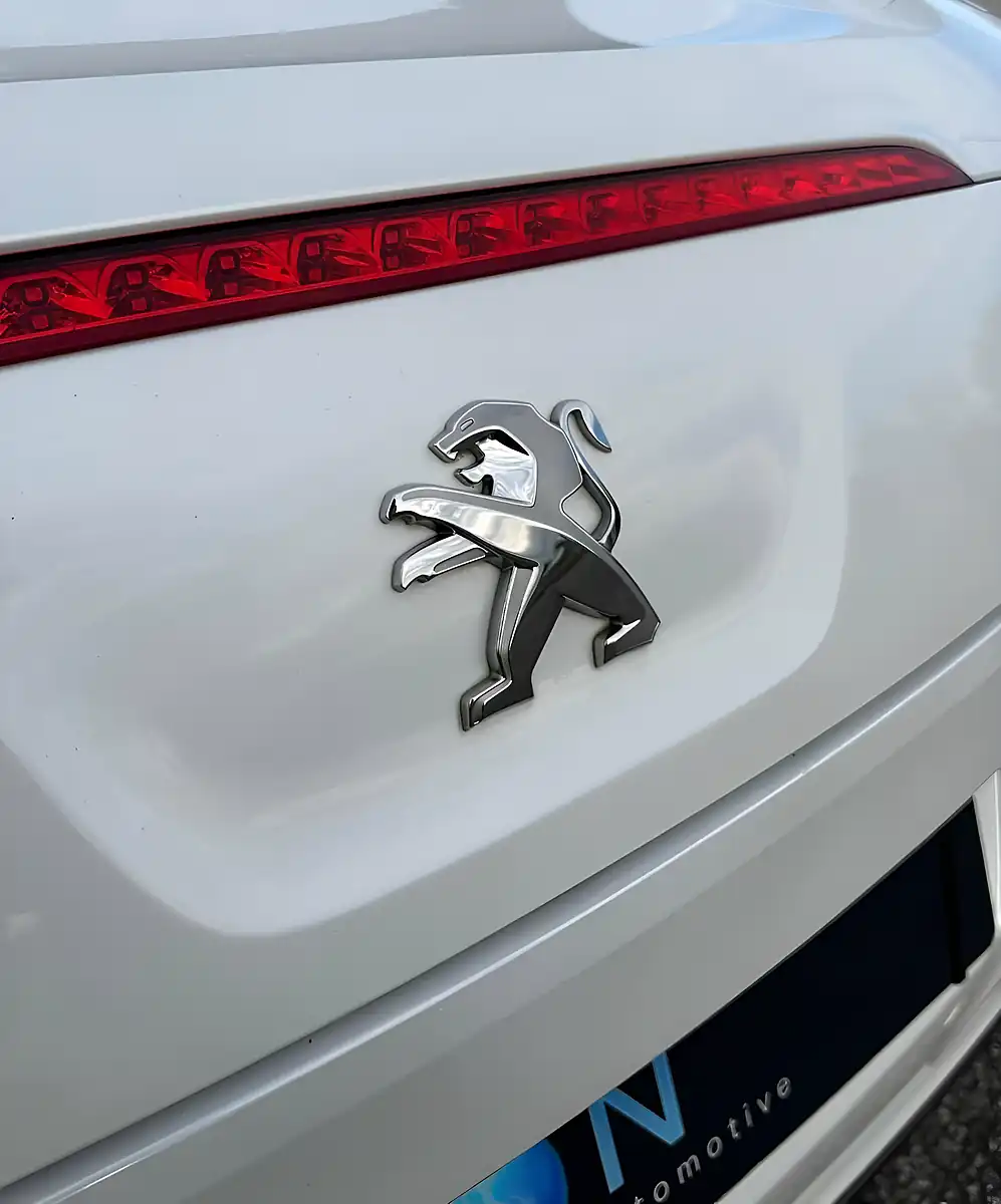 Used 2015 Peugeot Rcz GT Pearlescent White - Interior and Exterior details 10