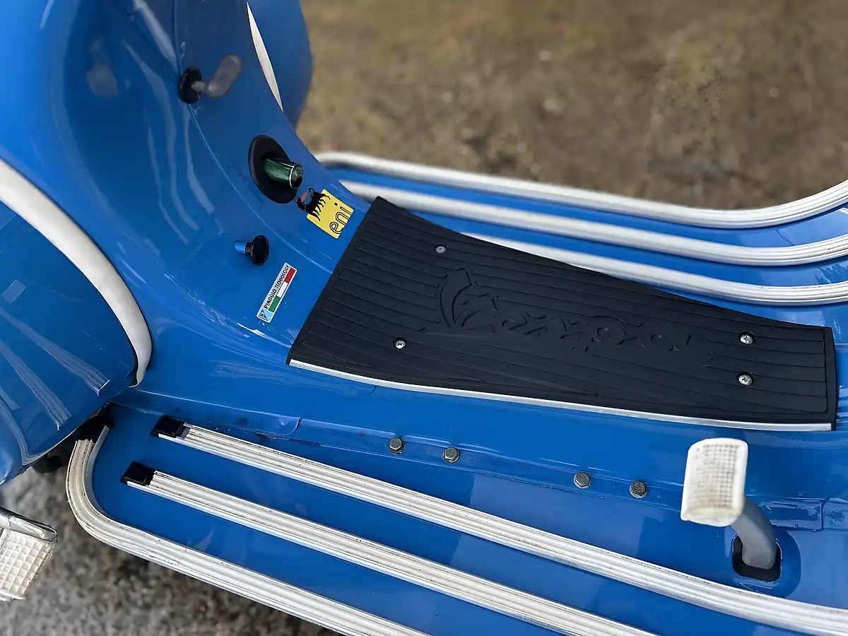 Used 2015 Piaggio Vespa Px Blue - Interior and Exterior details 10