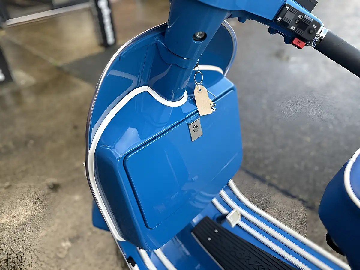Used 2015 Piaggio Vespa Px Blue - Interior and Exterior details 15