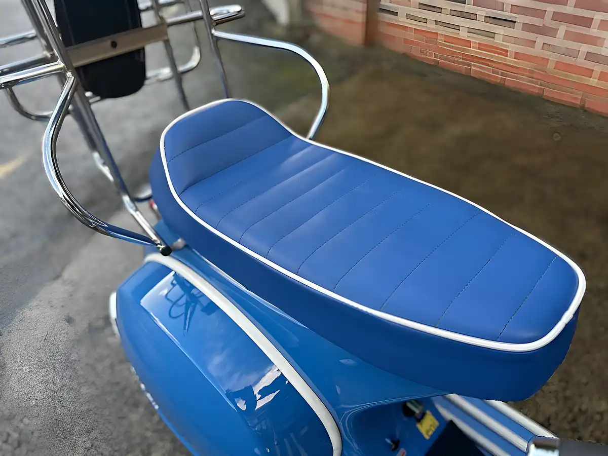 Used 2015 Piaggio Vespa Px Blue - Interior and Exterior details 9