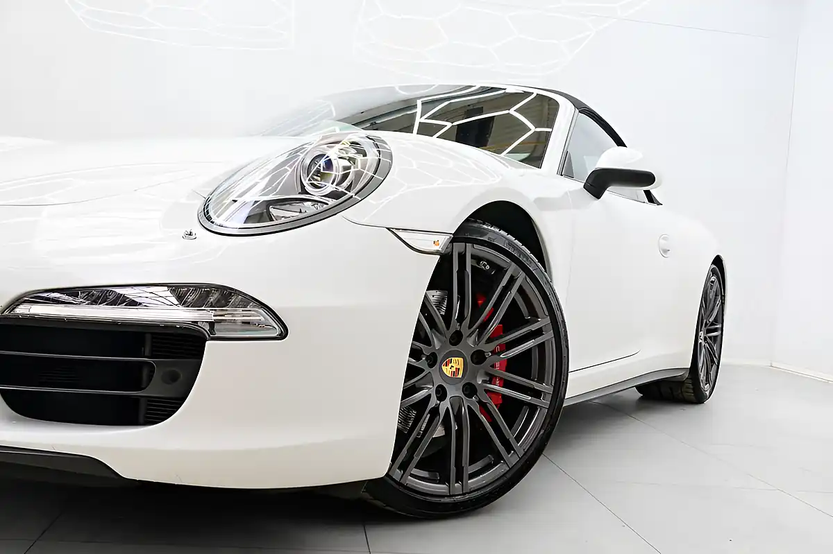 Used 2015 Porsche 911 Carrera 4S Convertible White - Interior and Exterior details 16