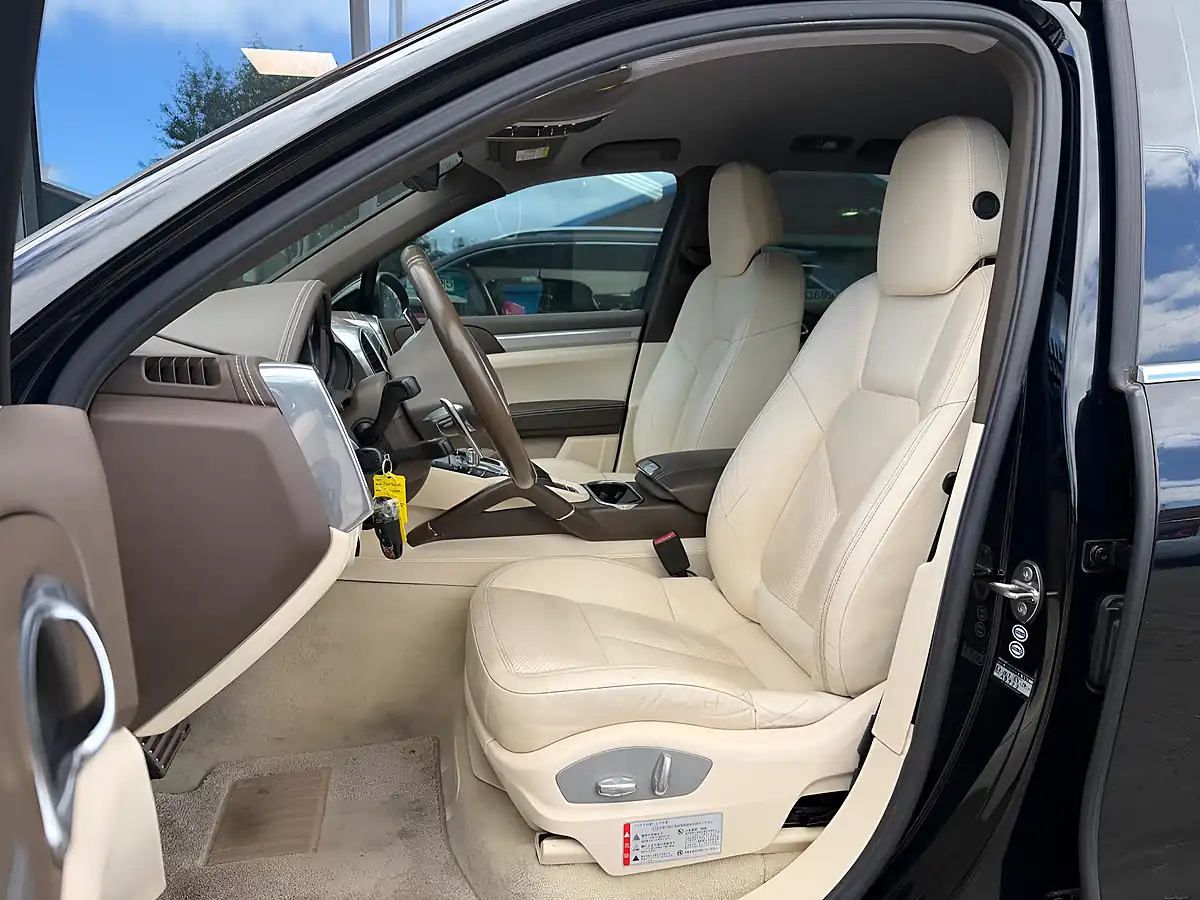 Used 2015 Porsche Cayenne S Black - Interior and Exterior details 3