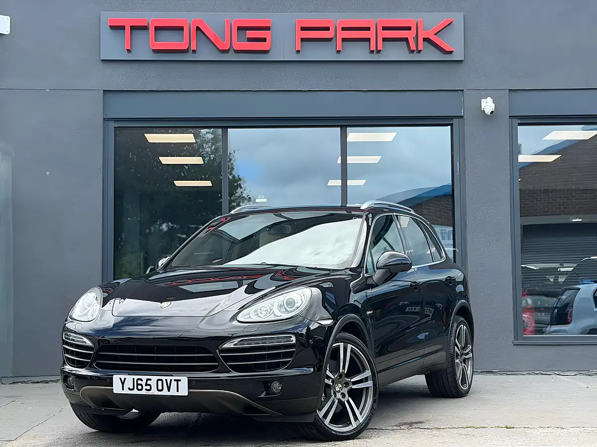 Used 2015 Porsche Cayenne S Black - Interior and Exterior details 9