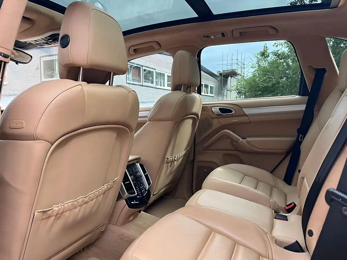 Used 2015 Porsche Cayenne S Blue - Interior and Exterior details 13