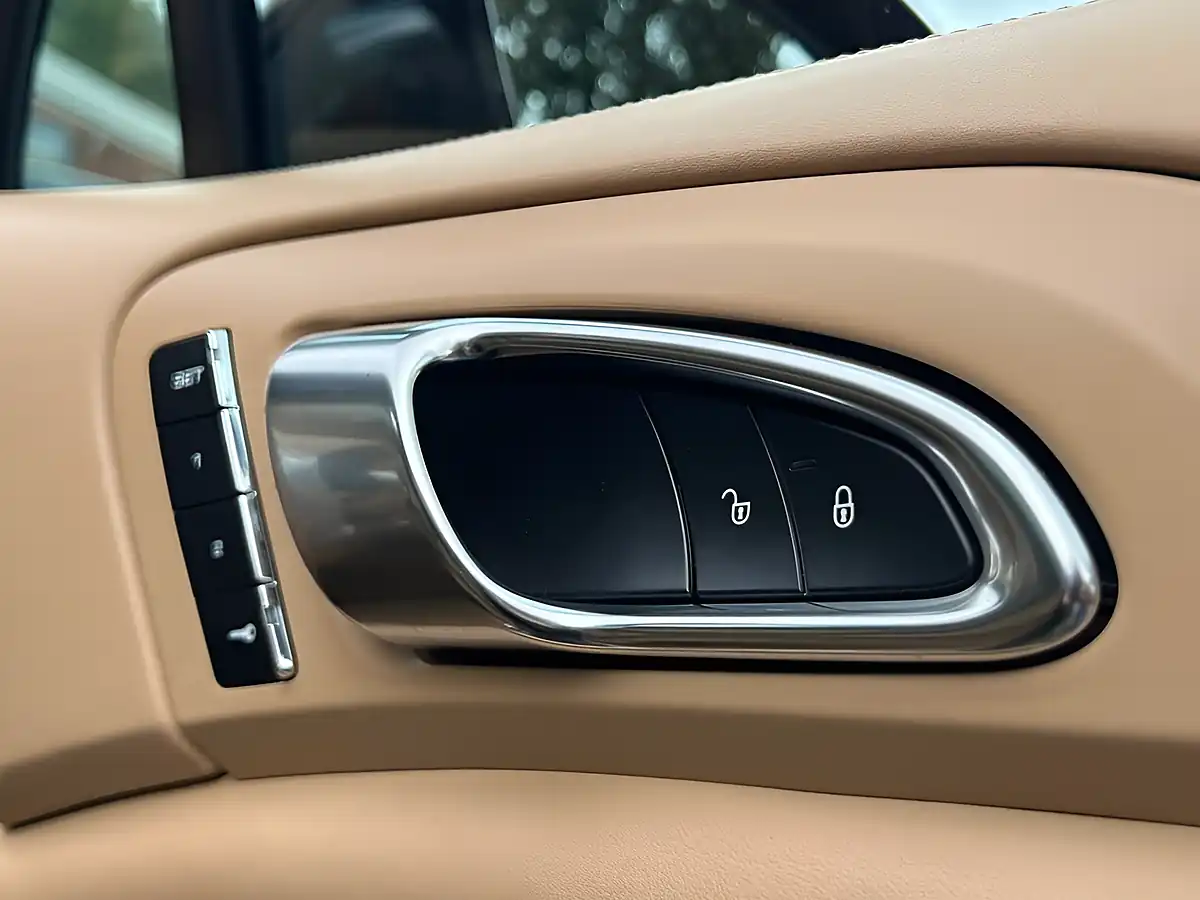 Used 2015 Porsche Cayenne S Blue - Interior and Exterior details 18
