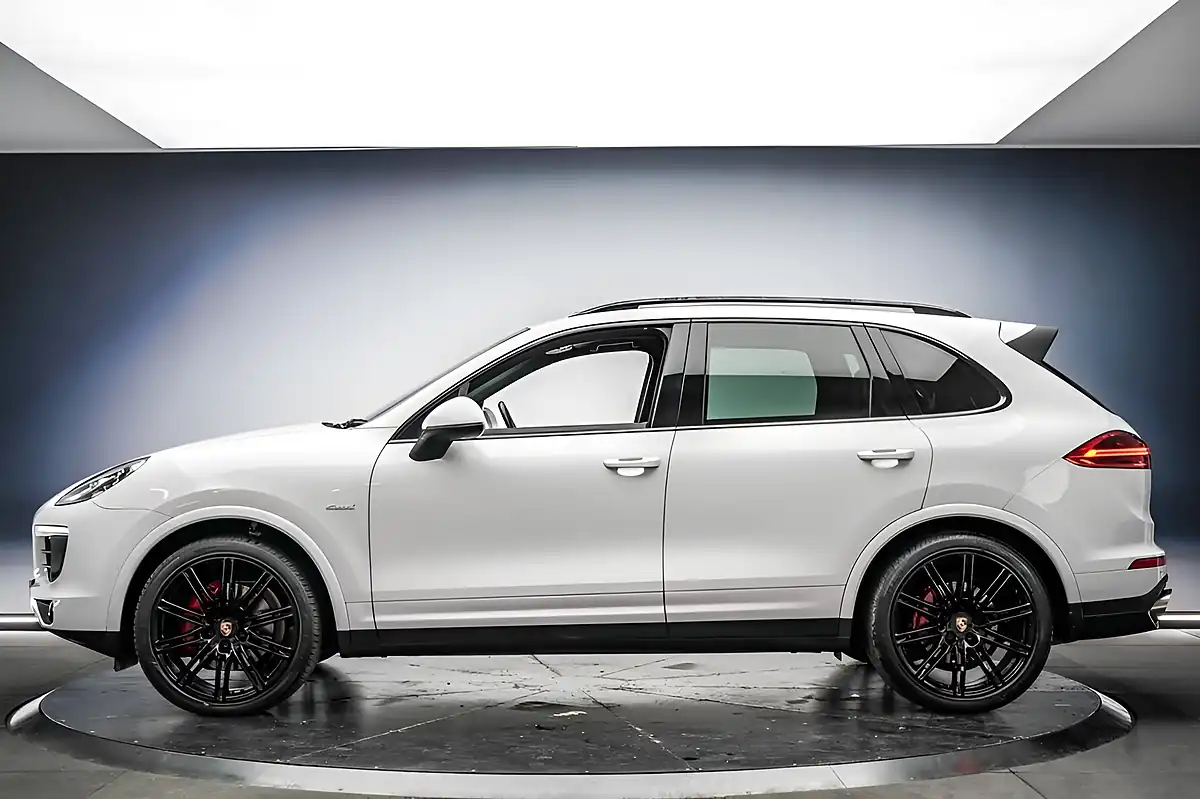 Used 2015 Porsche Cayenne White - Interior and Exterior details 10