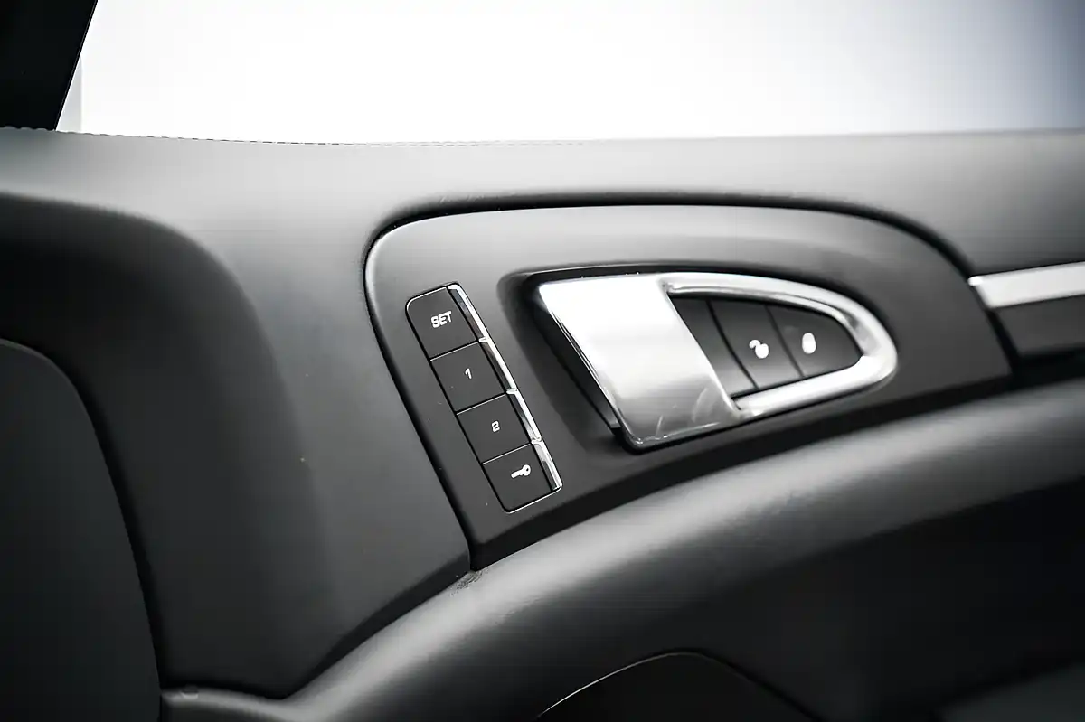 Used 2015 Porsche Cayenne White - Interior and Exterior details 16