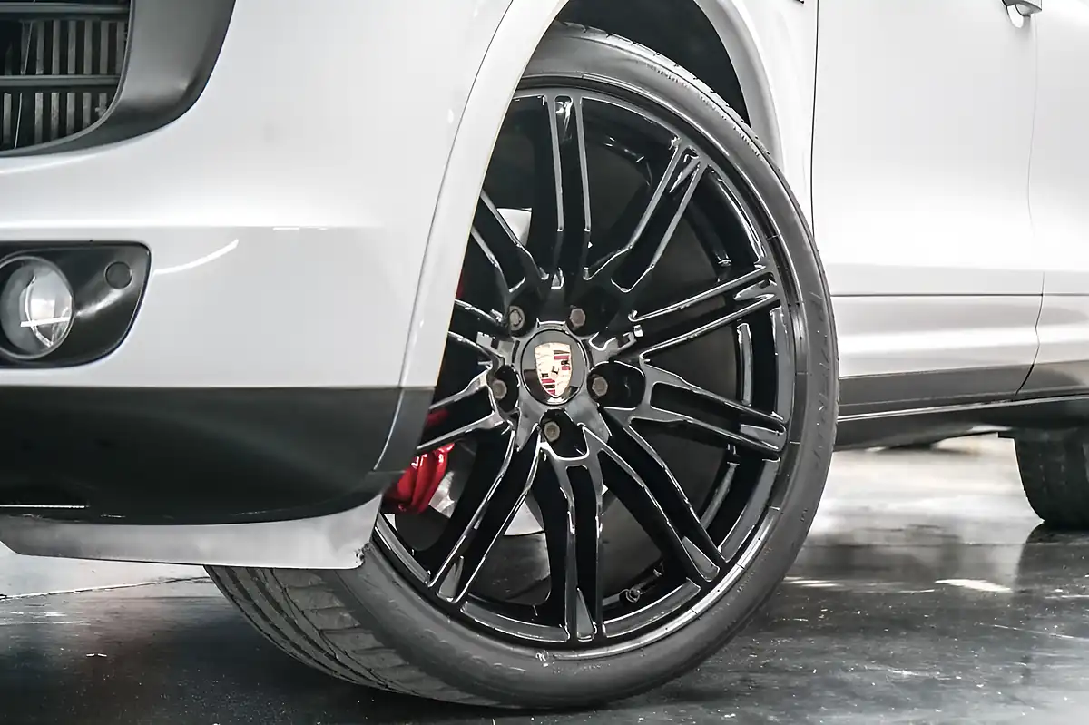 Used 2015 Porsche Cayenne White - Interior and Exterior details 2