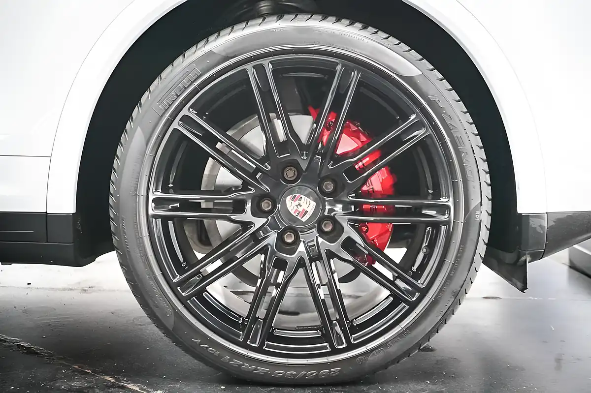 Used 2015 Porsche Cayenne White - Interior and Exterior details 20