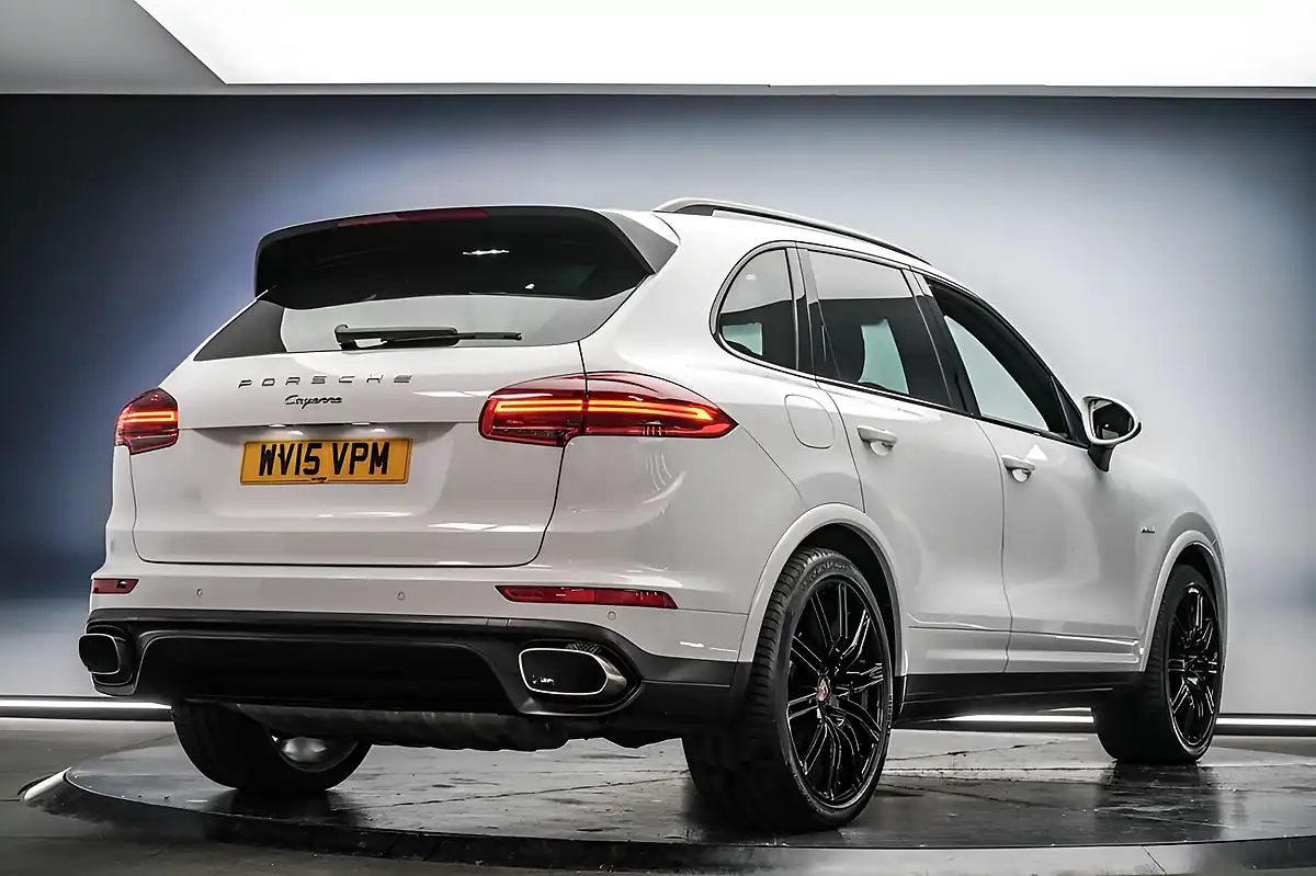 Used 2015 Porsche Cayenne White - Interior and Exterior details 3