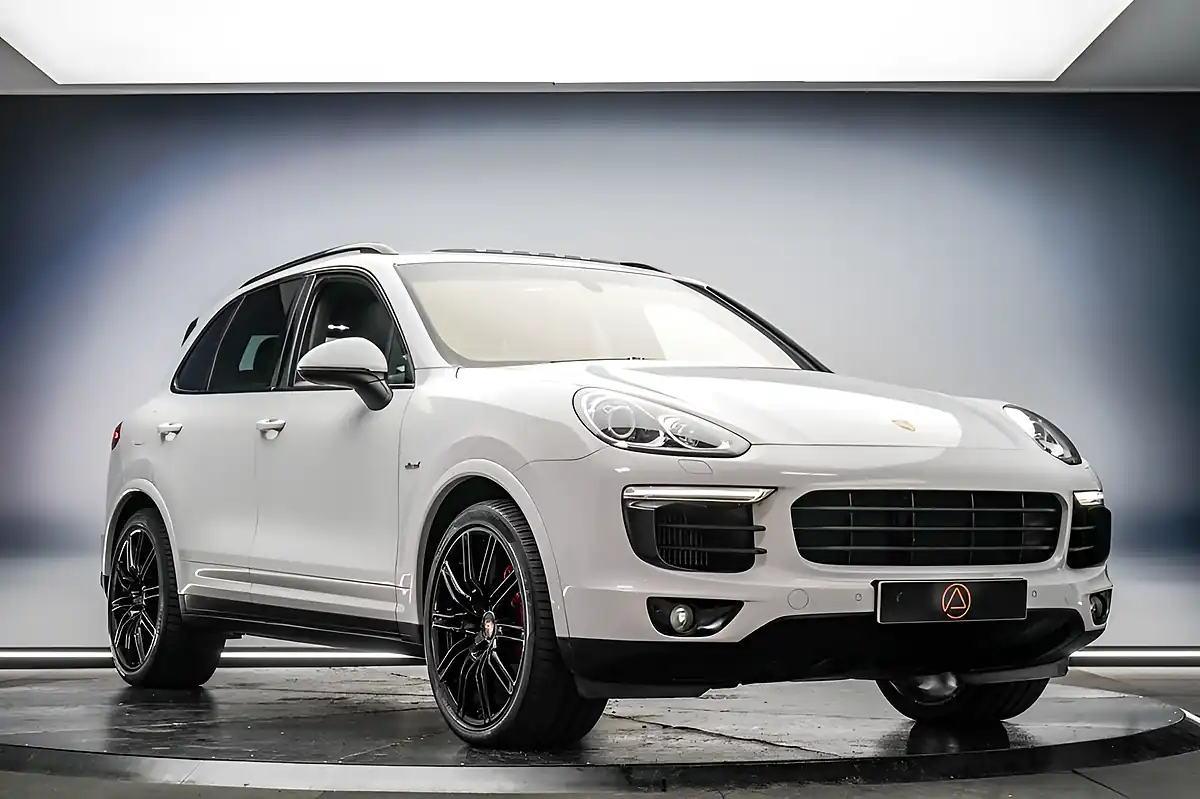 Used 2015 Porsche Cayenne White - Interior and Exterior details 4