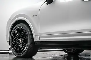 Used 2015 Porsche Cayenne White - Interior and Exterior details 7