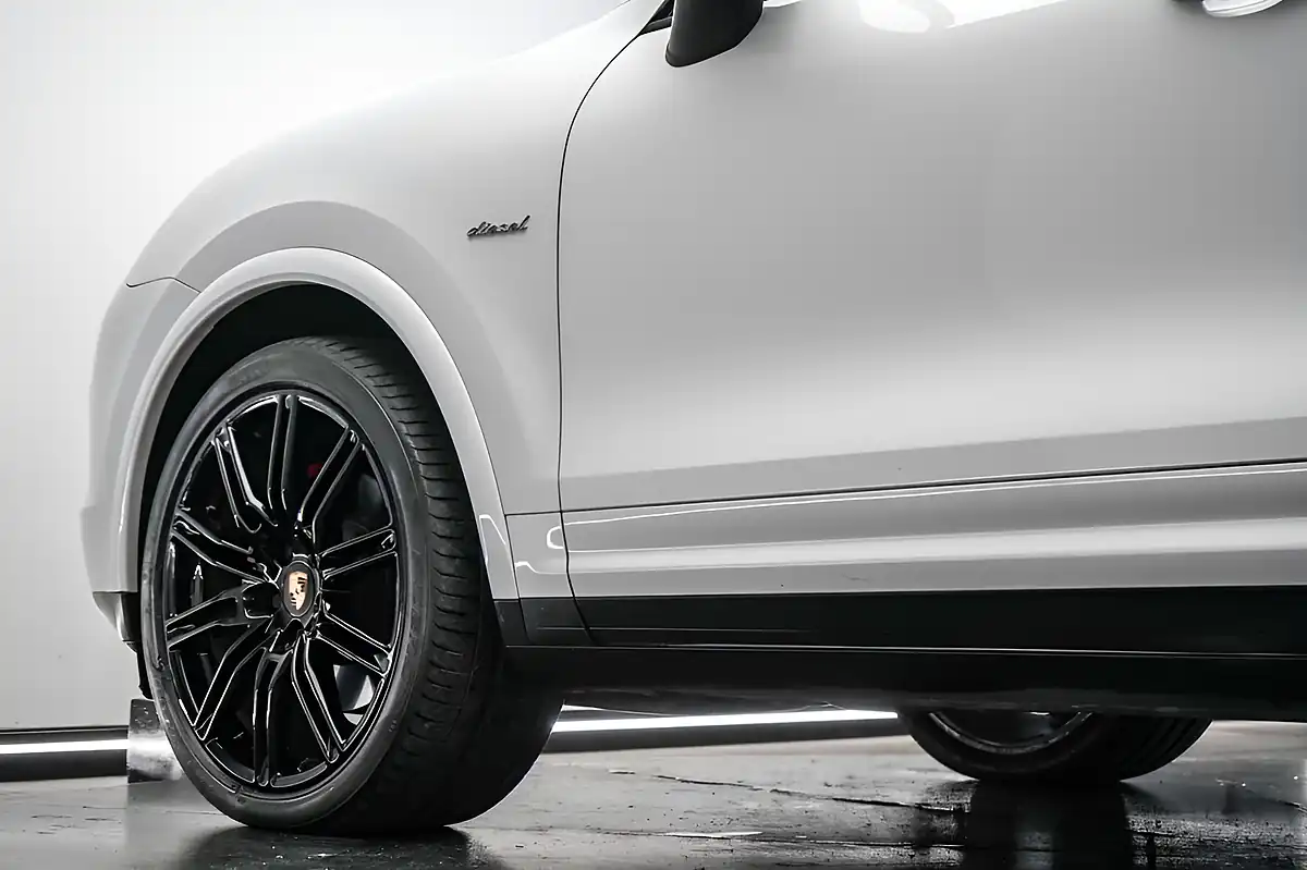 Used 2015 Porsche Cayenne White - Interior and Exterior details 7