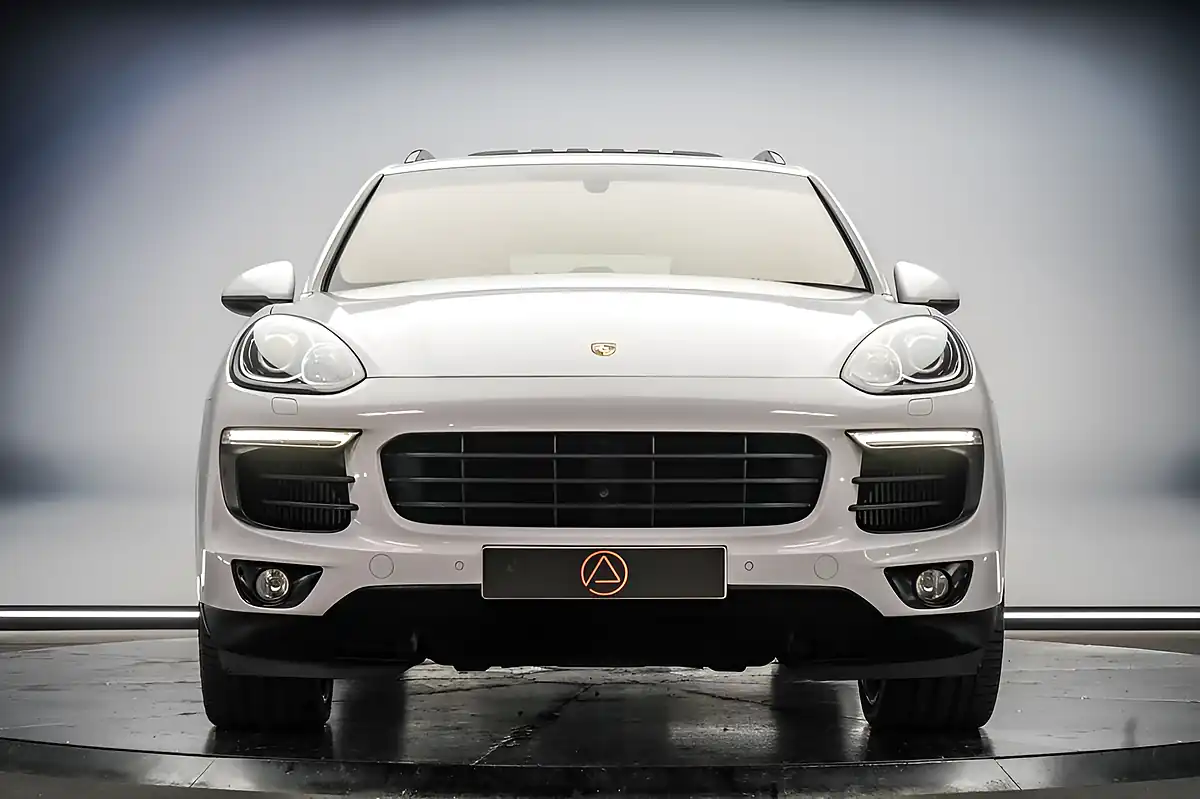 Used 2015 Porsche Cayenne White - Interior and Exterior details 9