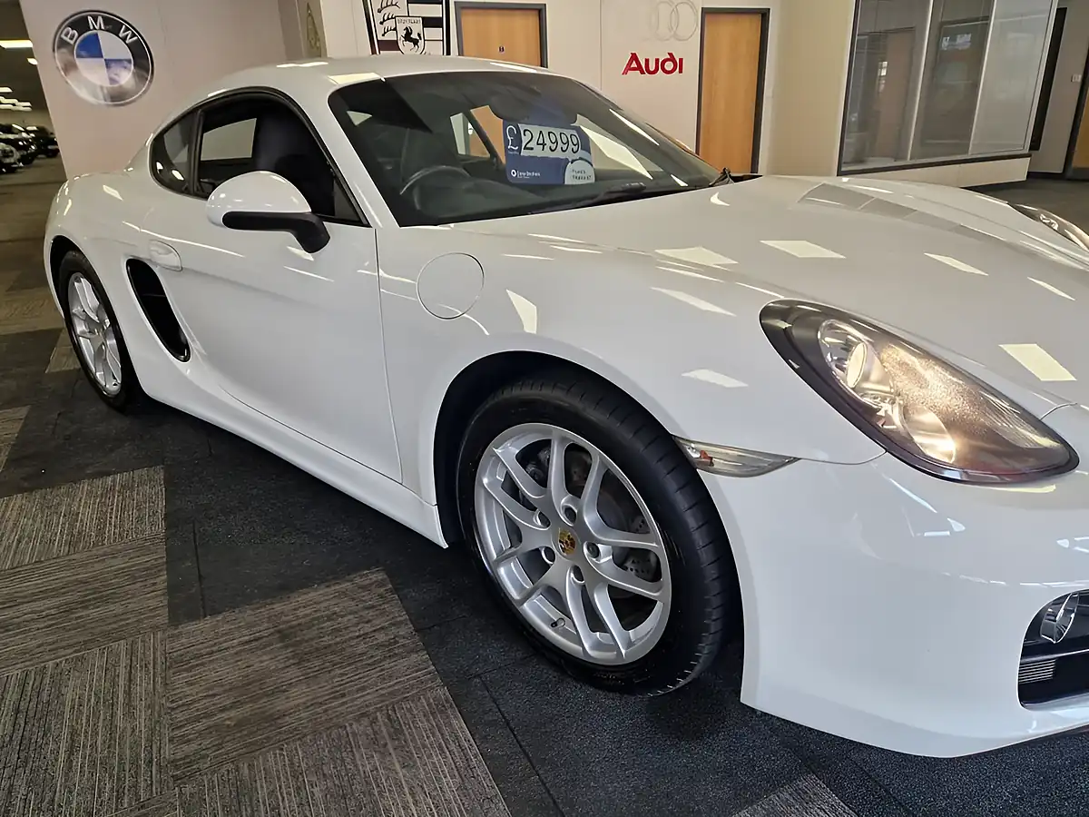 Used 2015 Porsche Cayman 981 Coupe White - Interior and Exterior details 11