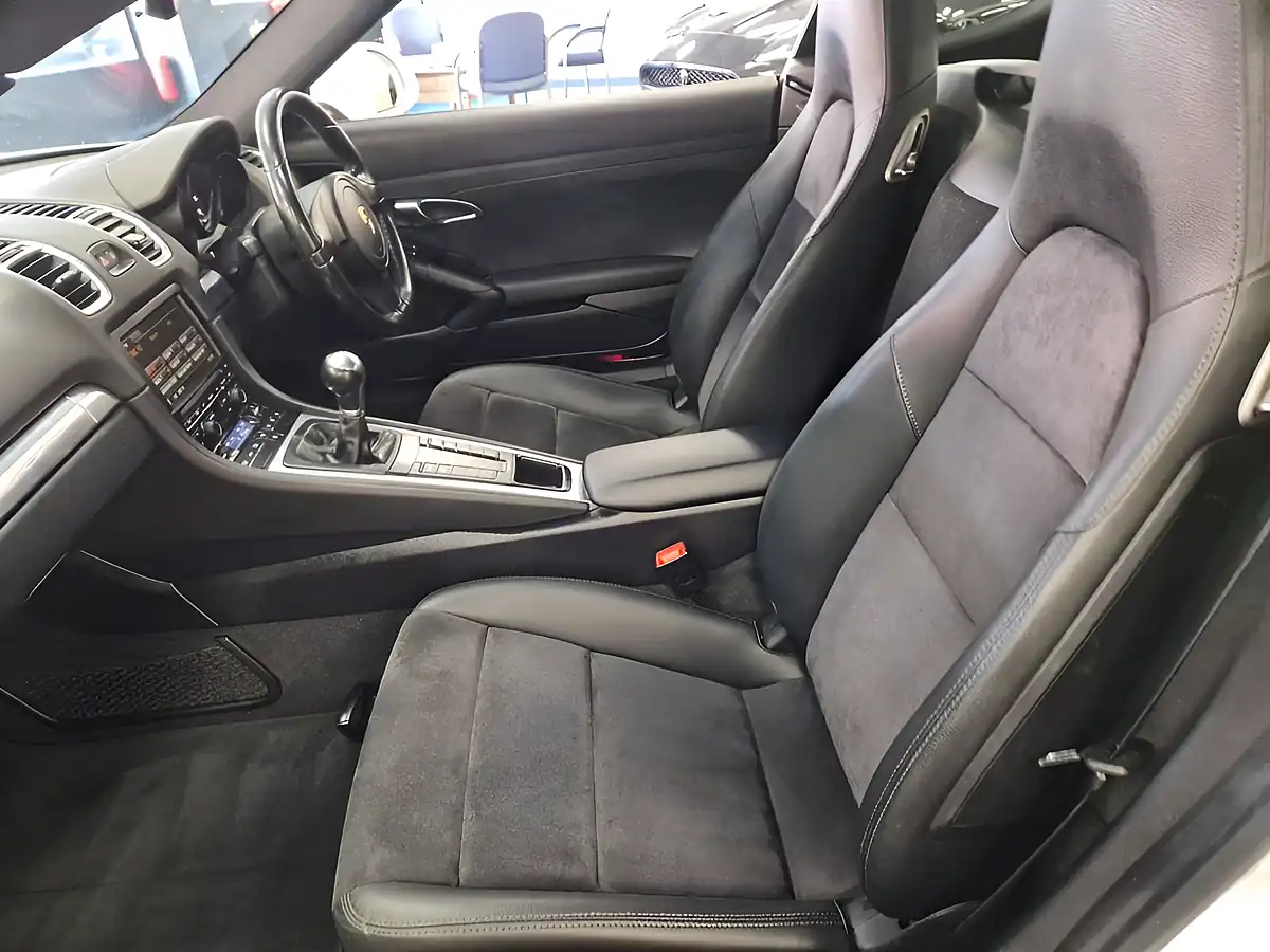 Used 2015 Porsche Cayman 981 Coupe White - Interior and Exterior details 15
