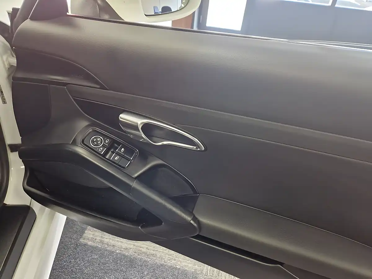 Used 2015 Porsche Cayman 981 Coupe White - Interior and Exterior details 16