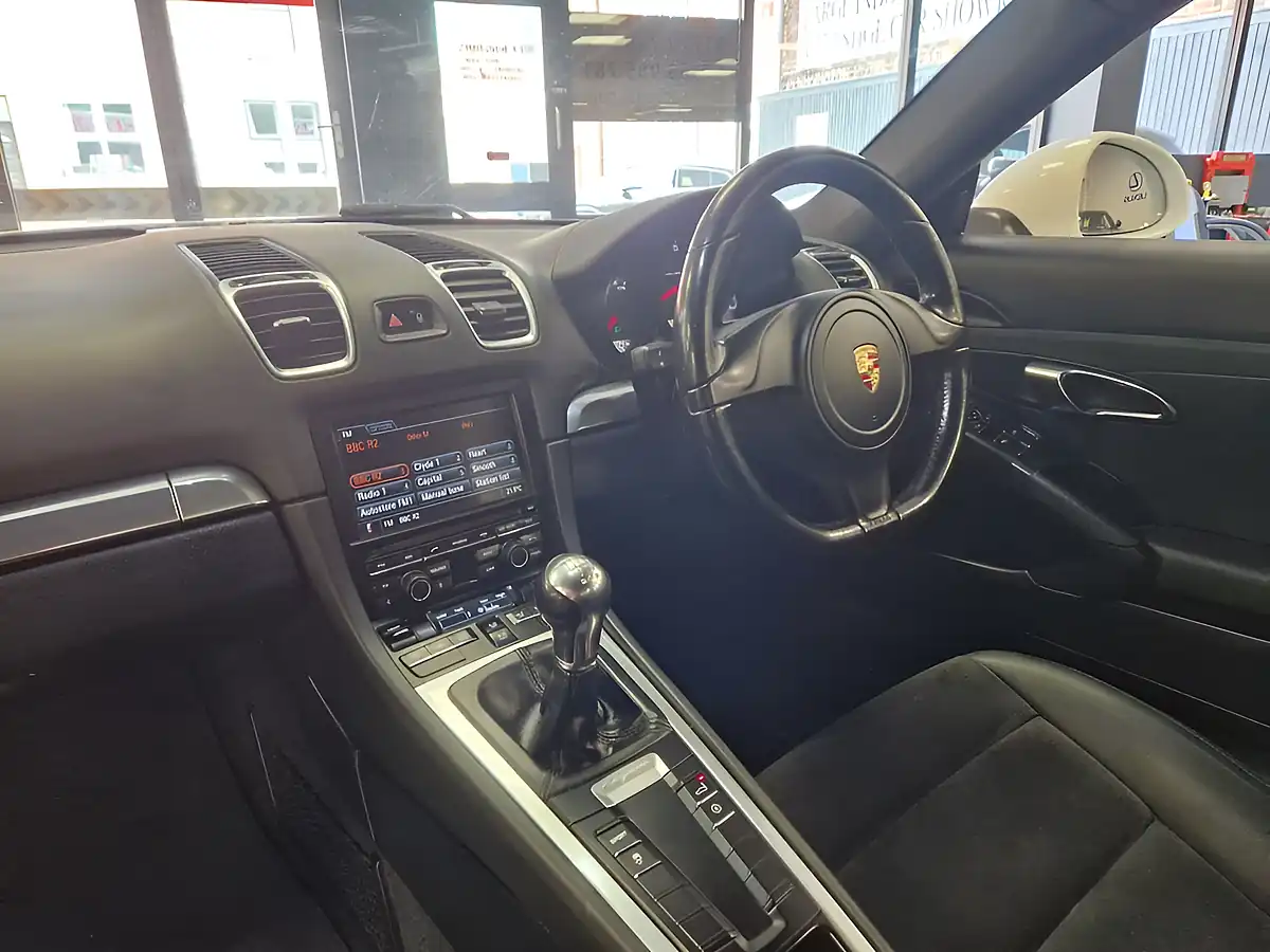 Used 2015 Porsche Cayman 981 Coupe White - Interior and Exterior details 18