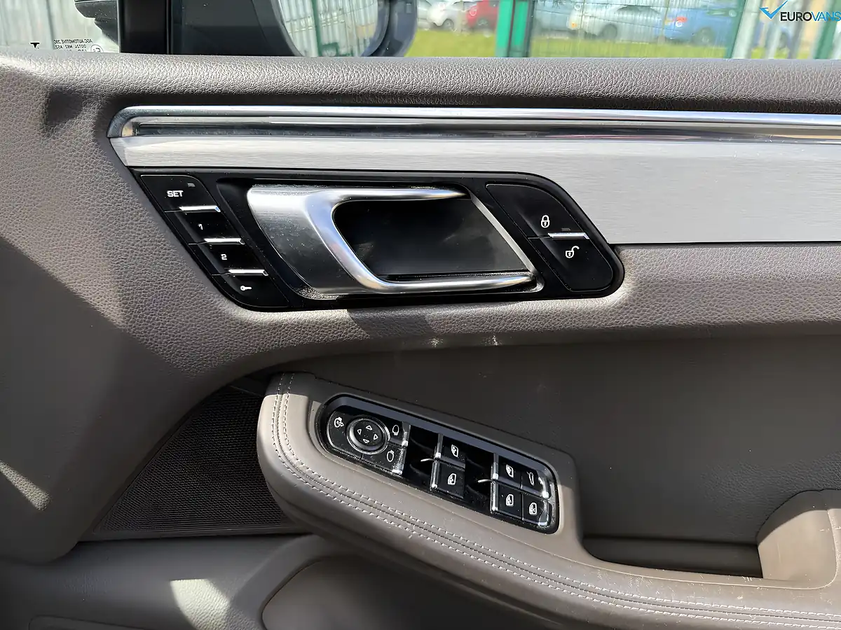 Used 2015 Porsche Macan S Agate Grey - Interior and Exterior details 8