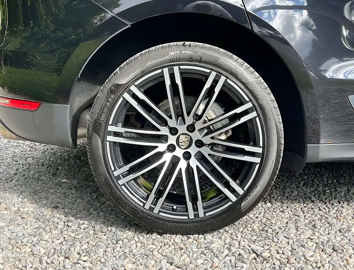 Used 2015 Porsche Macan S Black - Interior and Exterior details 10