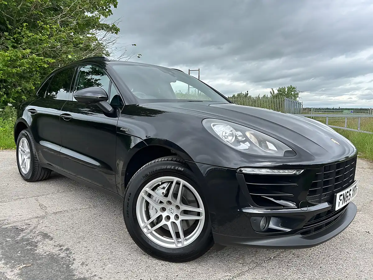Used 2015 Porsche Macan S Black - Front View